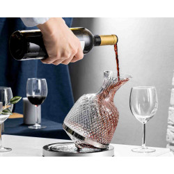 Otáčacia luxusná karafa na víno 360°