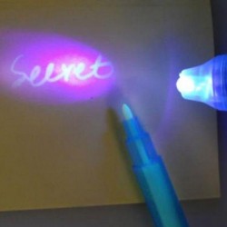 Pero s neviditeľným atramentom a UV svetlom