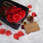 Kytica voňavých mydlových ruží v luxusnej krabičke